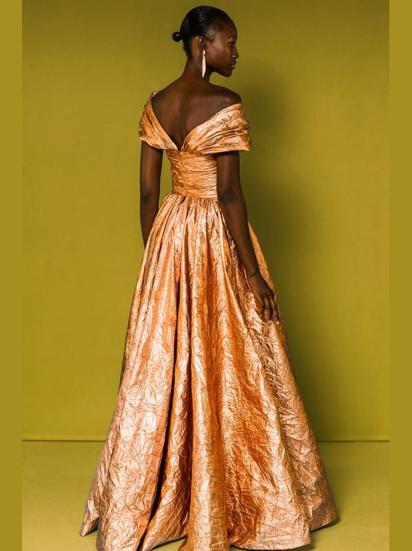 Off-Shoulder Eslovaquia Gown